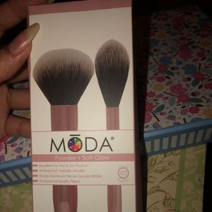MODA 2 Piece Powder & Soft Glow Brushes